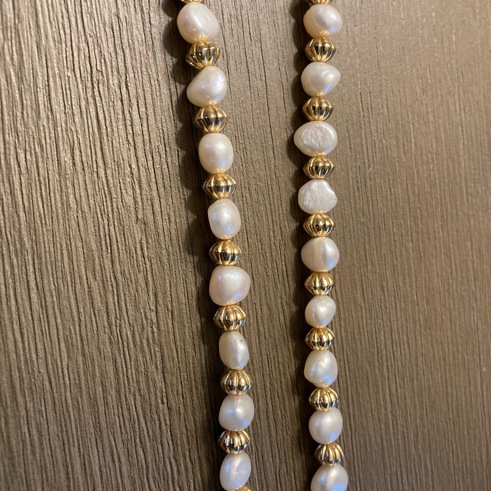 Talbots “beachy beads” Gold and White Seashell Pendant Necklace with Beads - Picture 6 of 9
